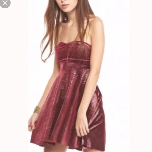 Free People Dresses & Skirts - NWT! Free people shattered metallic velvet dress!